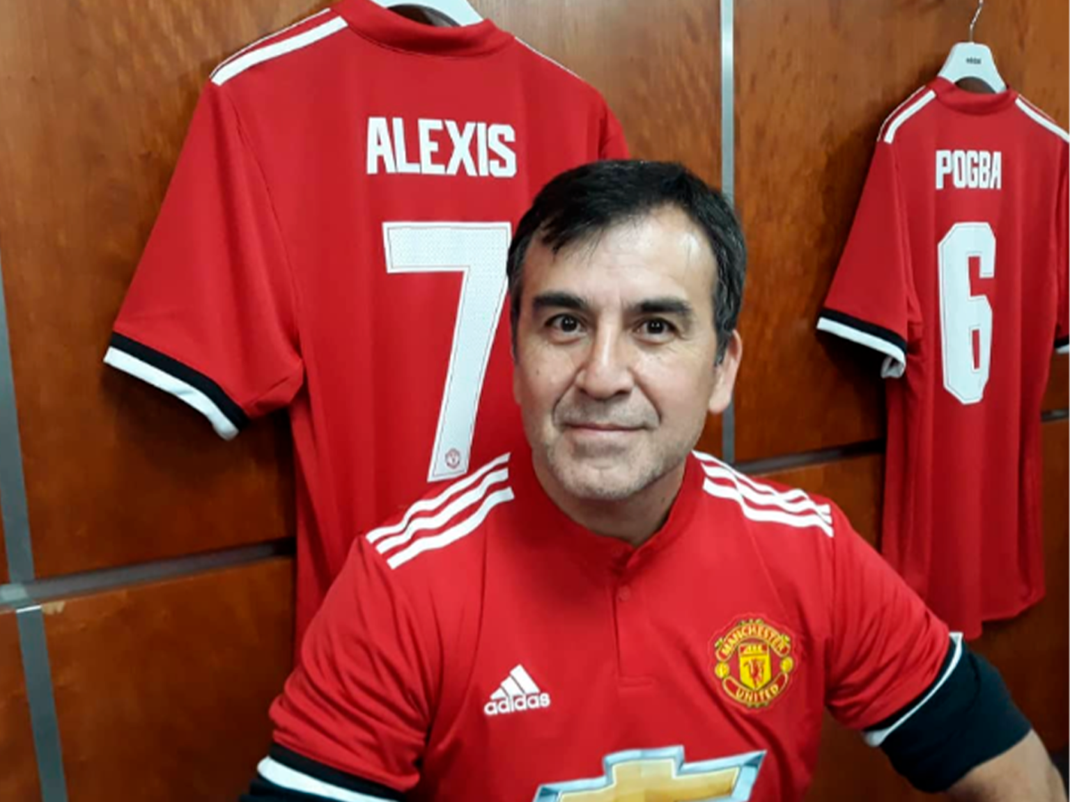 Patricio Abarca: “Si volviera a escribir la crónica del golazo de Salas a Inglaterra la haría distinta” Patricio Abarca viajes periodismo