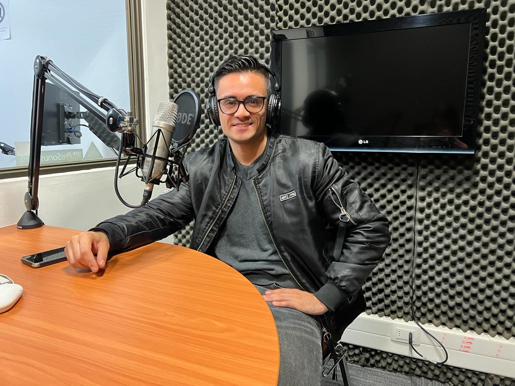 Fabián Astudillo: «Llegué como locutor y acá en Periodismo me solté»