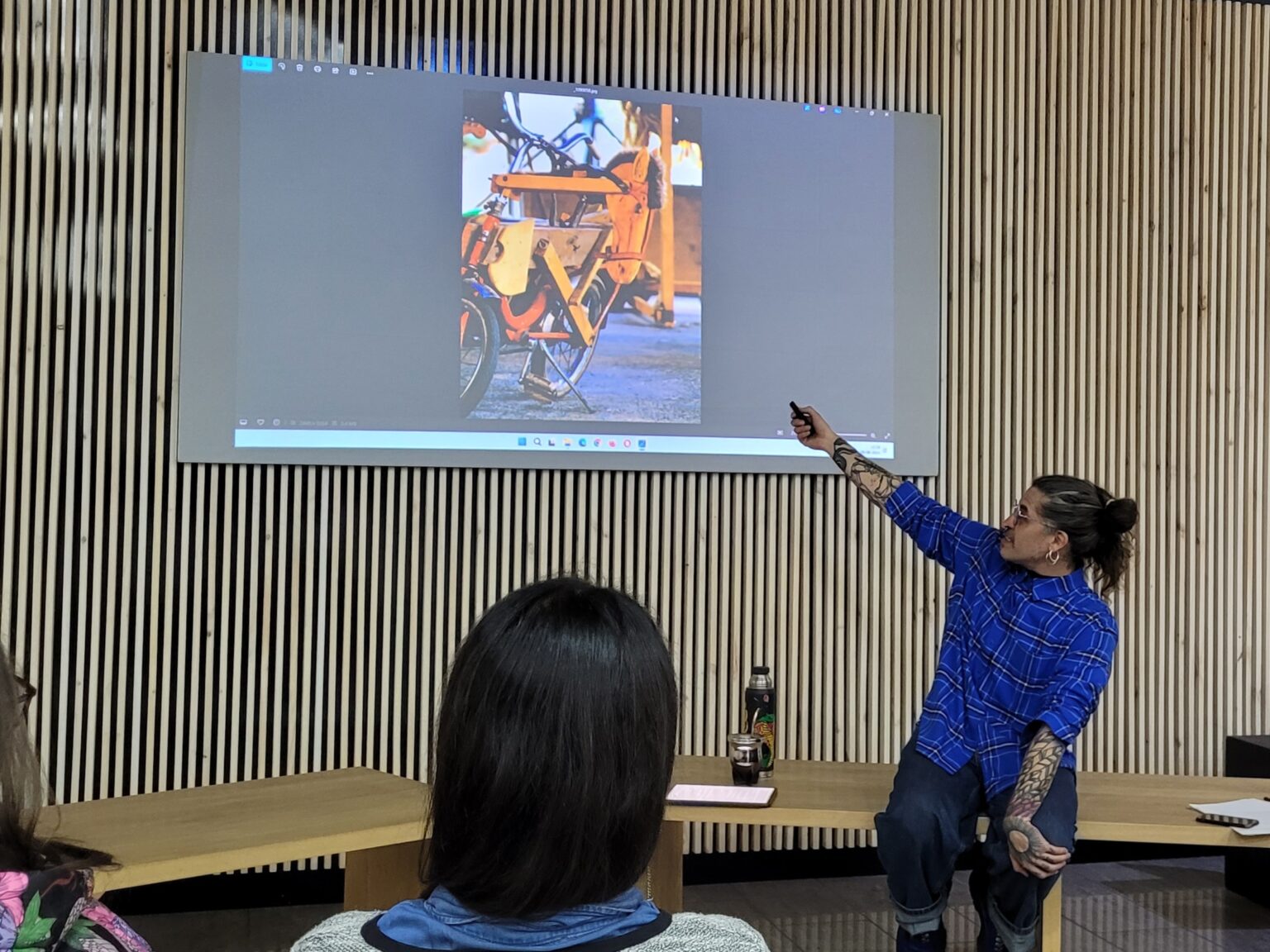 «Basura transformada en arte»: El reciclaje en el diseño escénico