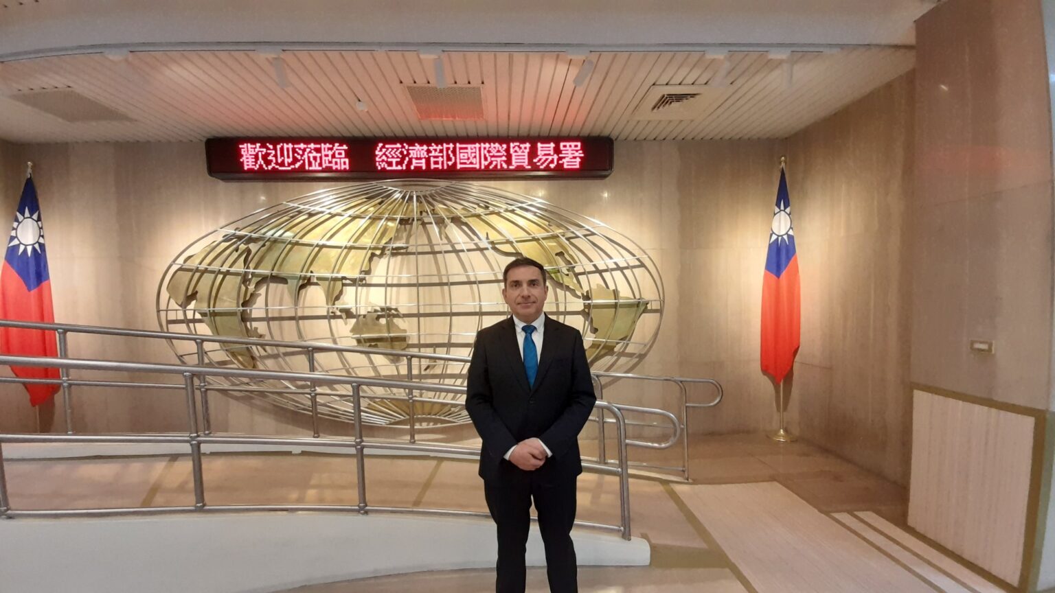 Alberto Rojas representó a la Finis Terrae y a Chile en importante curso internacional