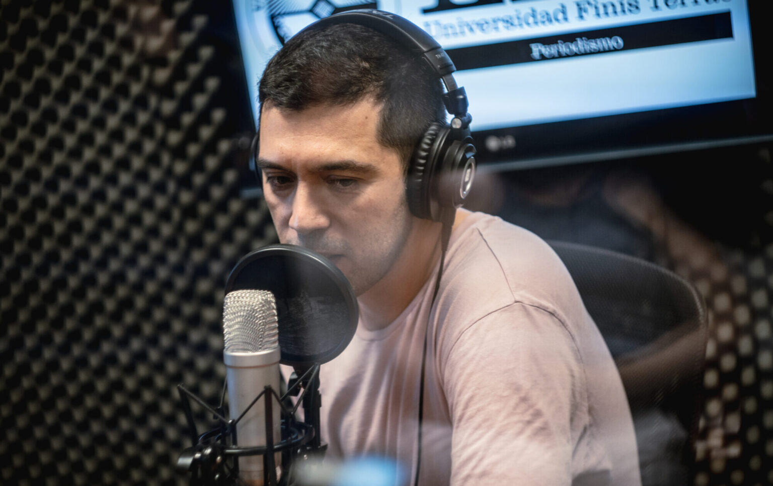 Gepe visitó Periodismo Finis y habló de uno de sus éxitos: «Demuestra lo poco preparado que estaba Chile…»