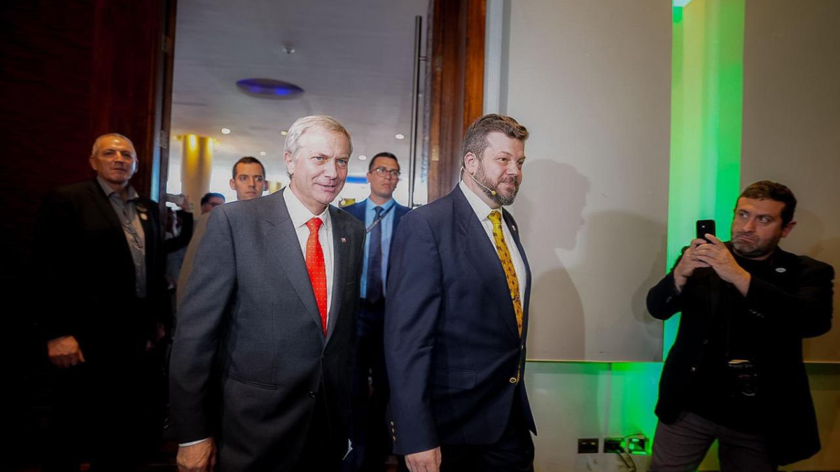 Estudio de alumnos de Periodismo Finis revela alto uso de desinformación en publicaciones de Kast y Kaiser