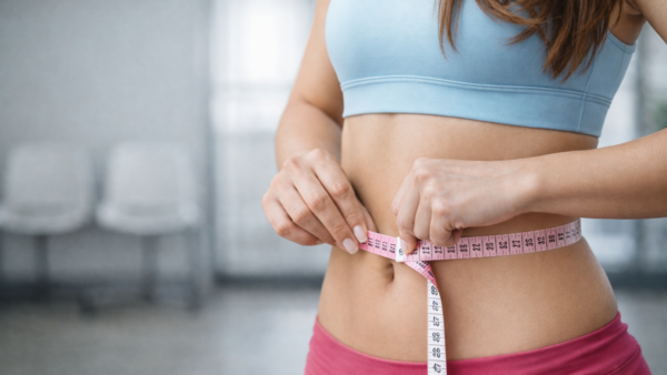 Alumnas de Periodismo Finis investigaron sobre publicidad engañosa en suplementos para bajar de peso vendidos en Instagram Imagen adaptada con IA